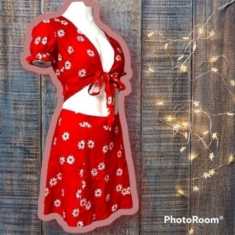 Two piece flora red skirt crop top set - Picture 3 of 6